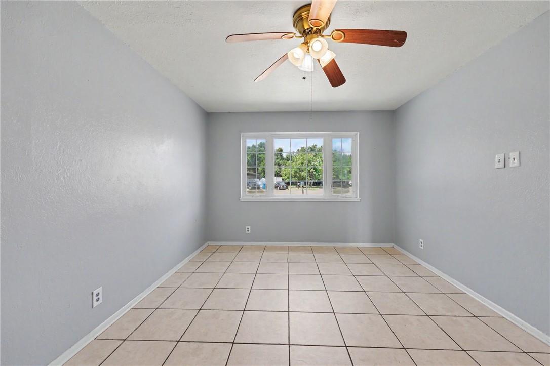 214 Hialeah Dr Property Photo 4