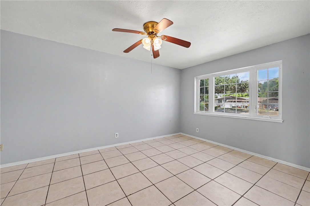 214 Hialeah Dr Property Photo 5