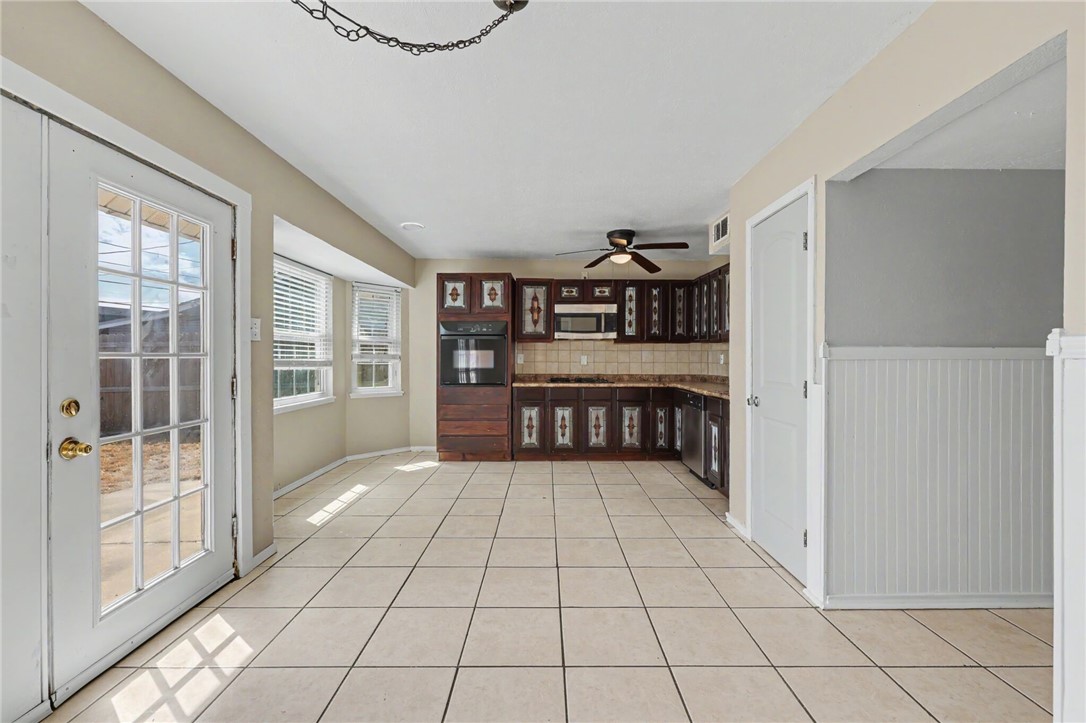 214 Hialeah Dr Property Photo 6