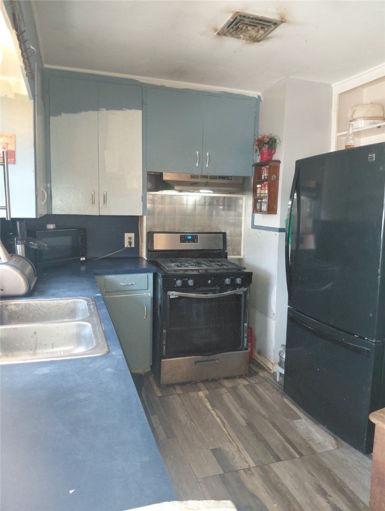 1026 Deforrest St Property Photo 4