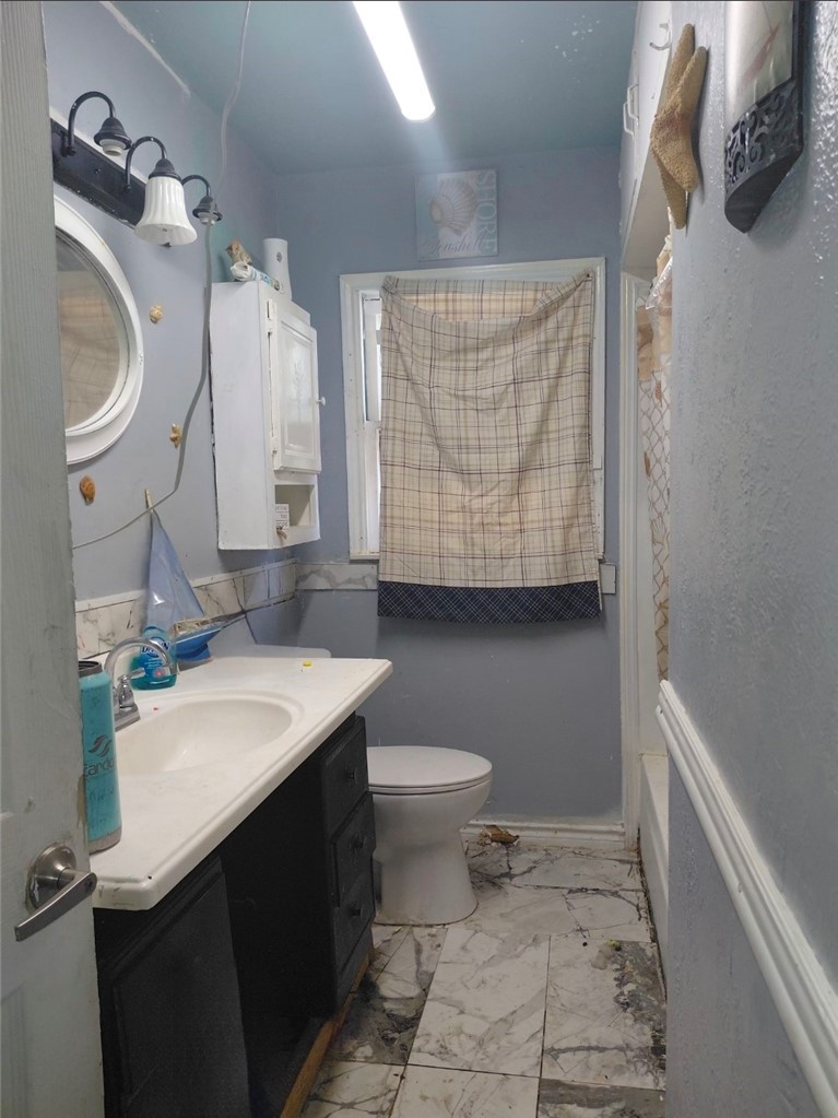 1026 Deforrest St Property Photo 5