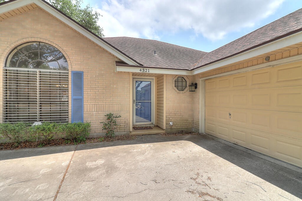 4321 Holly Ridge Dr Property Photo 2