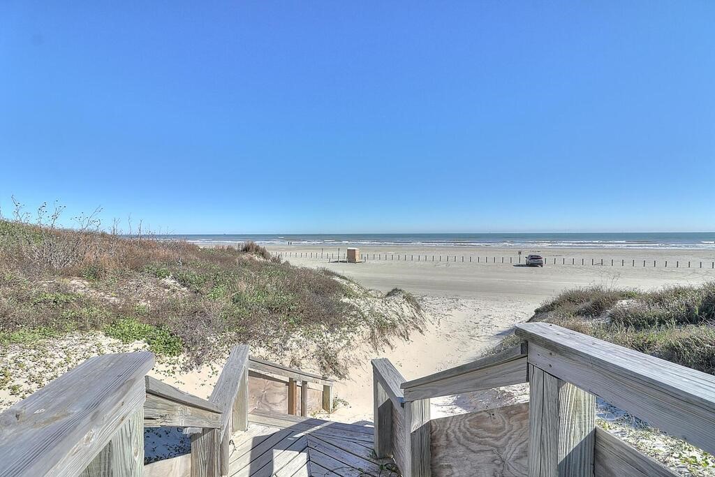 800 Sandcastle Dr 211 Property Photo 3