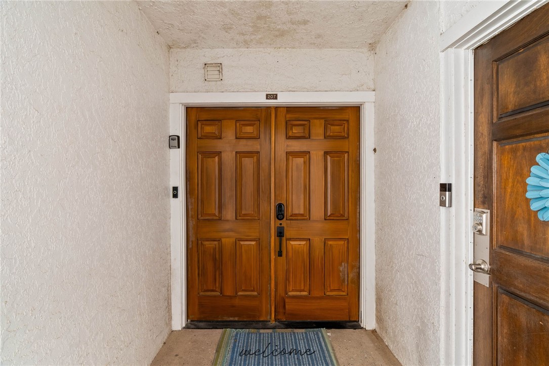 14401 Commodores Dr 207 Property Photo 2