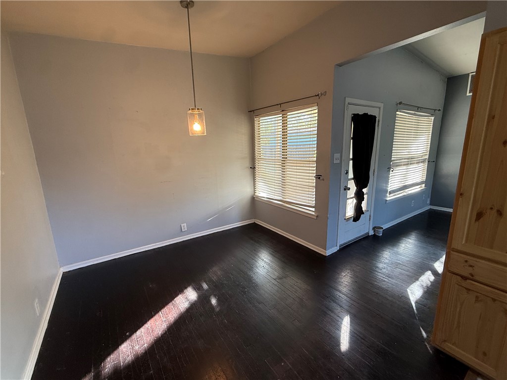 4709 Jarvis St Property Photo 4