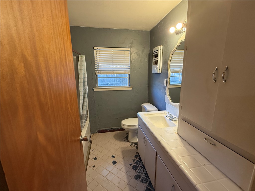 4709 Jarvis St Property Photo 5