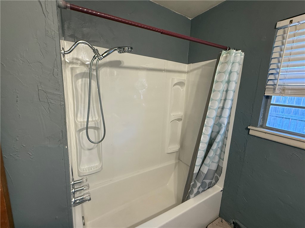 4709 Jarvis St Property Photo 6