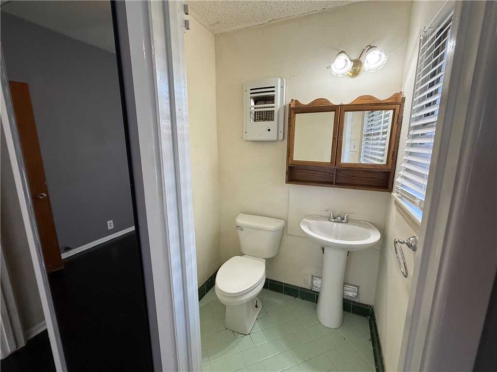 4709 Jarvis St Property Photo 9