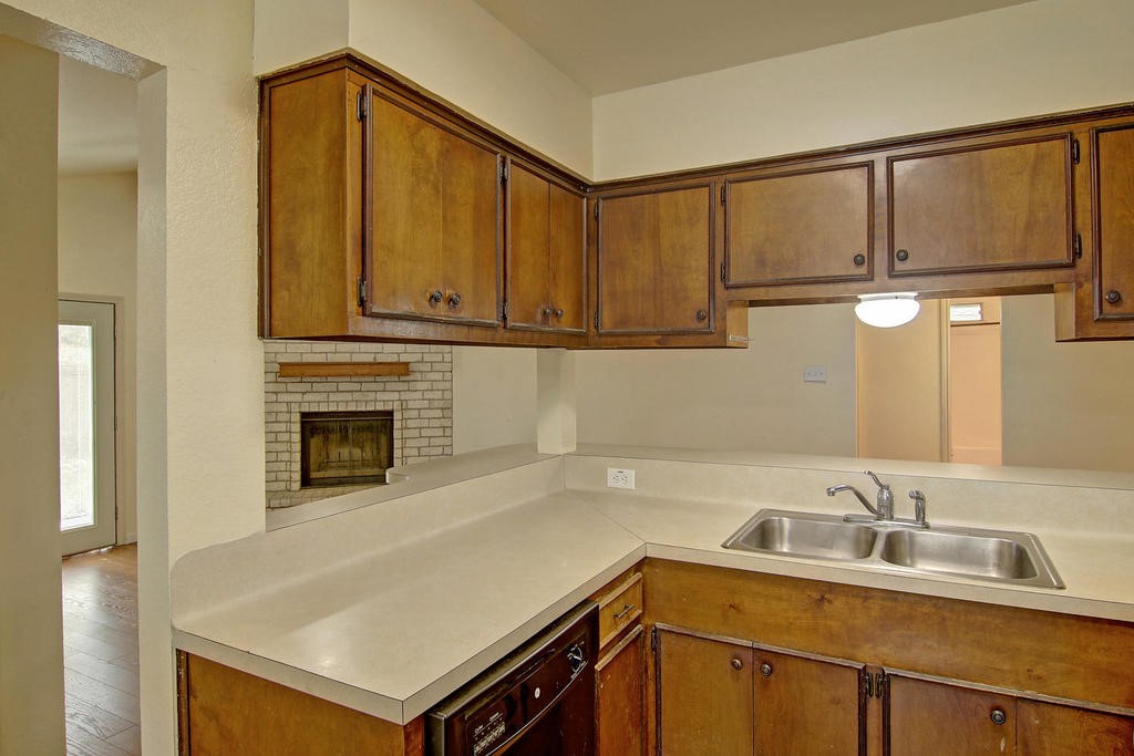 11401 Woodway Creek Dr Property Photo 9