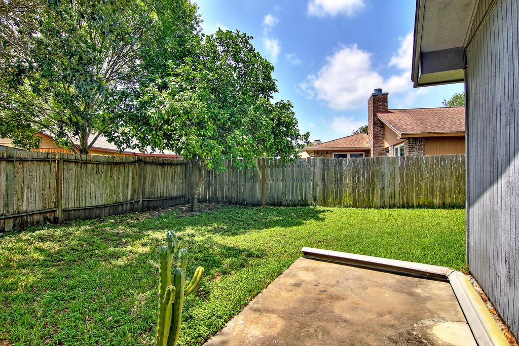 11401 Woodway Creek Dr Property Photo 32