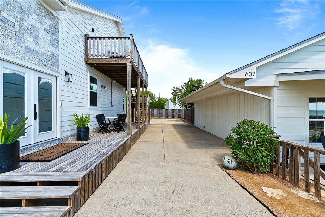 605 + 607 Copano Bay Drive Property Photo 31