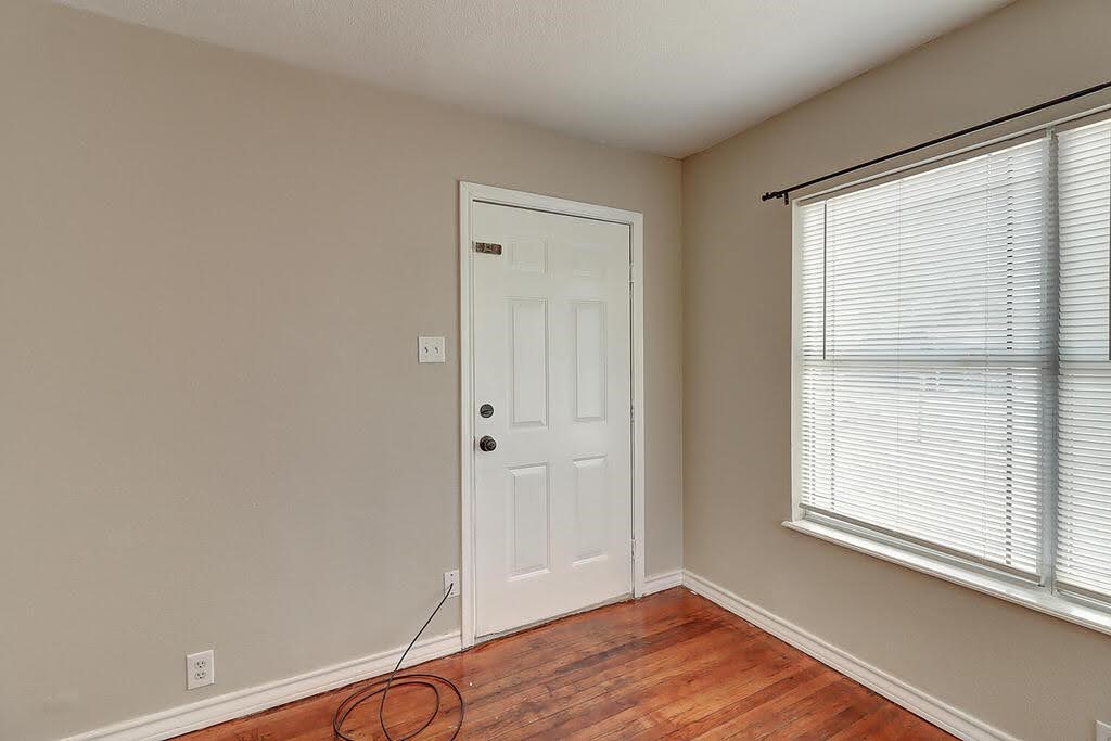 4946 Monitor St Property Photo 6