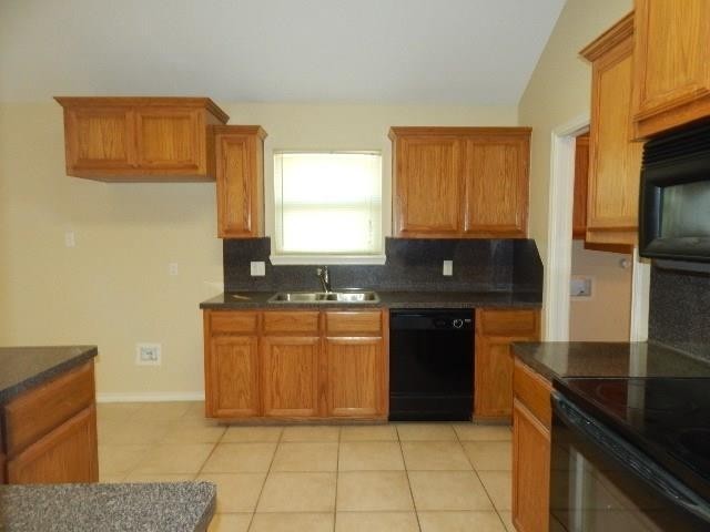6806 Windy Creek Dr Property Photo 9