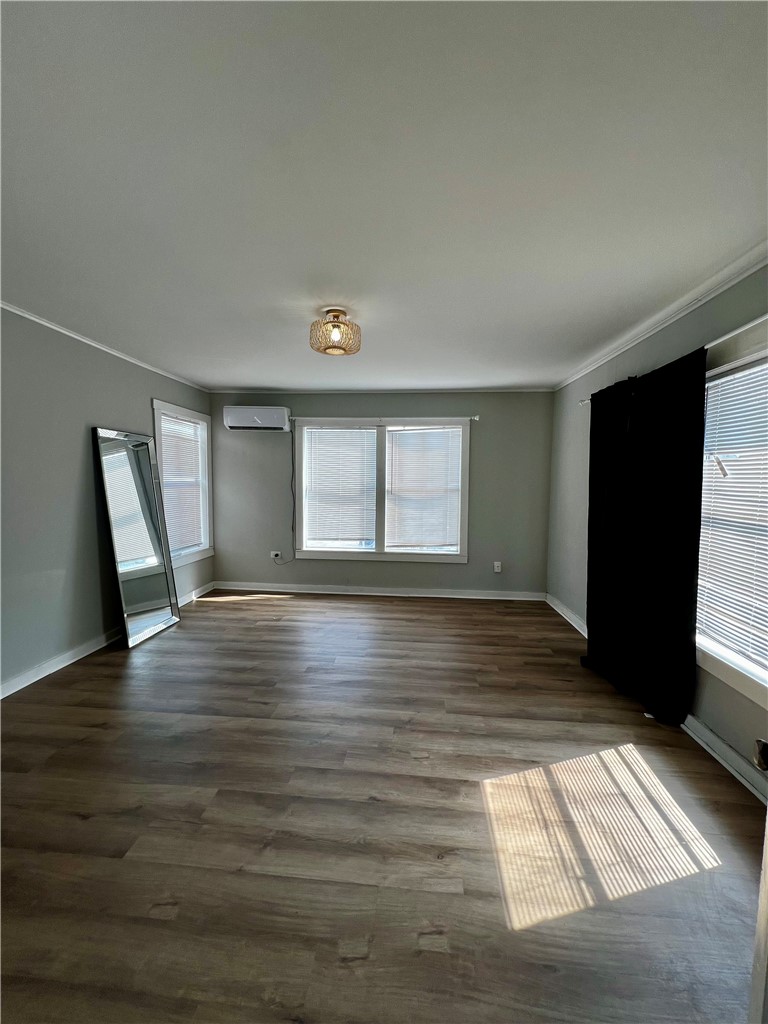 409-411 E 5th St 1 Property Photo 12