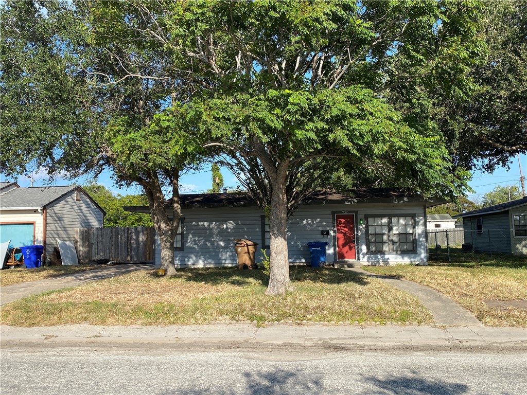737 Westchester Dr Property Photo 1