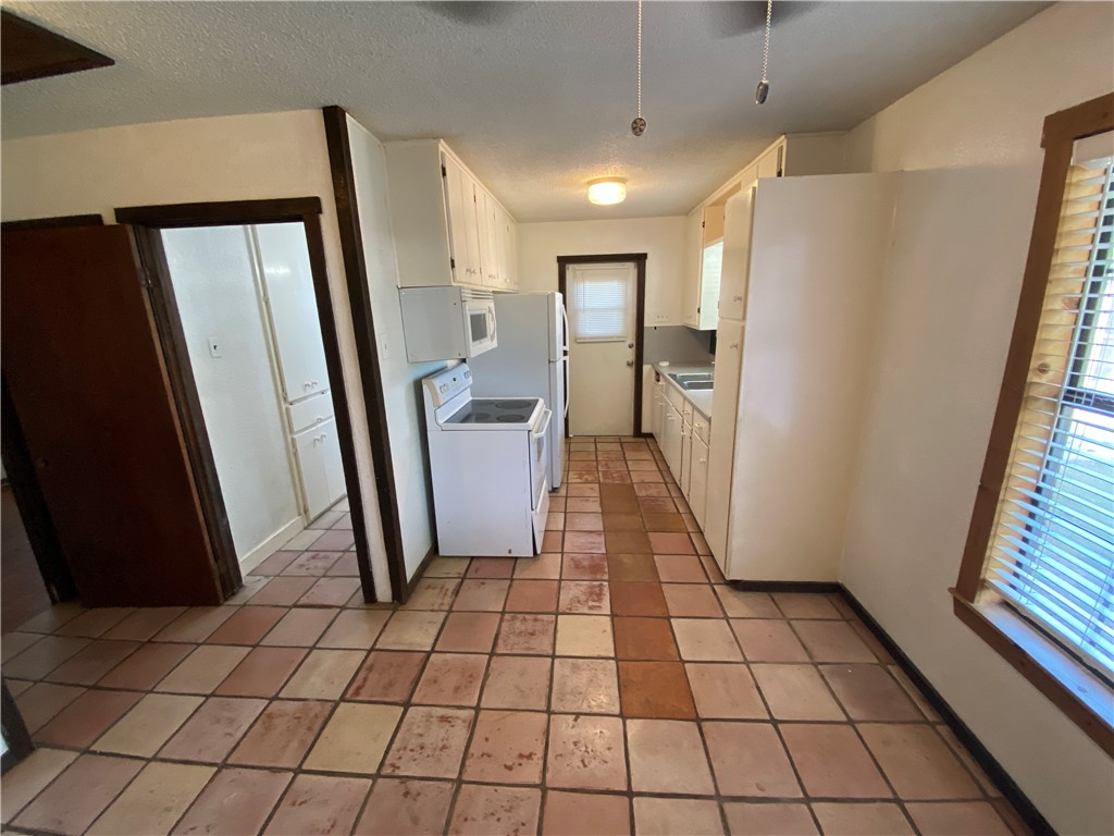 737 Westchester Dr Property Photo 5