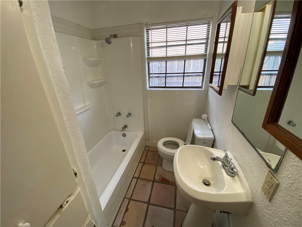 737 Westchester Dr Property Photo 6