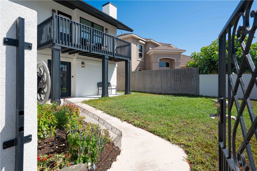 13730 Hawksnest Bay Dr Property Photo 3