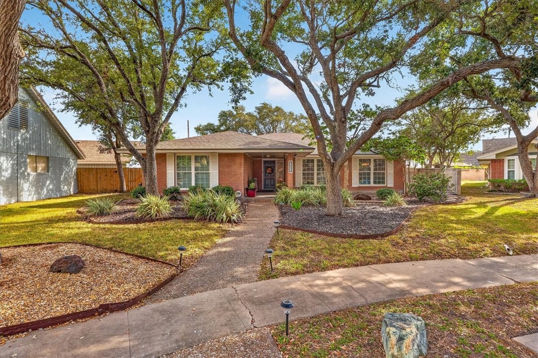 5430 Chevy Chase Dr Property Photo