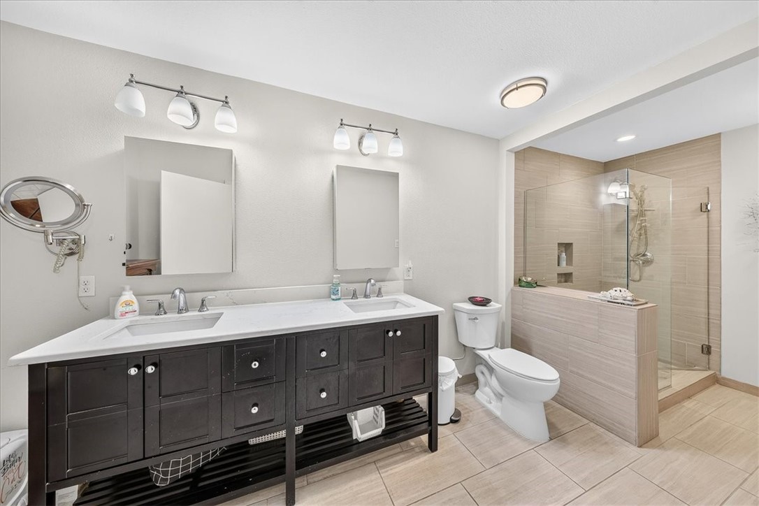 5430 Chevy Chase Dr Property Photo 8