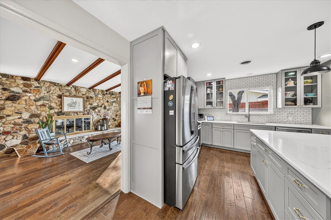 5430 Chevy Chase Dr Property Photo 19