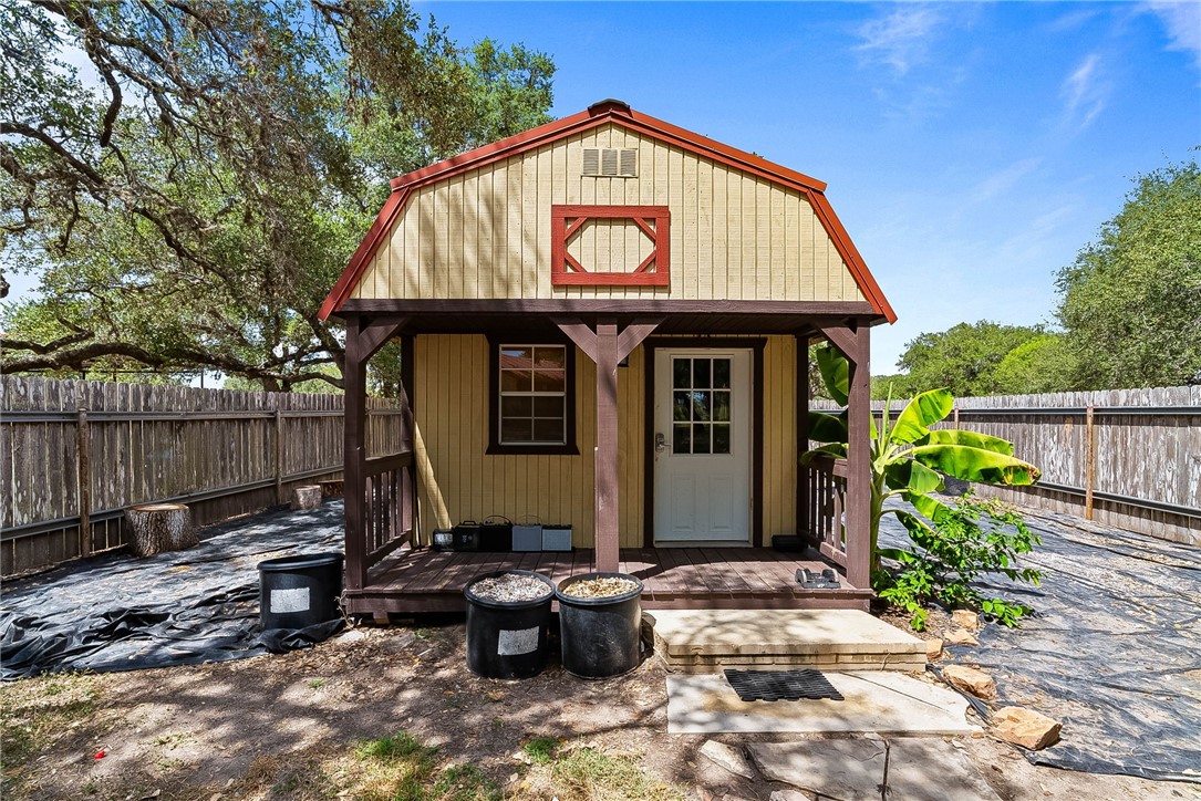 555 Silver Creek Property Photo 6