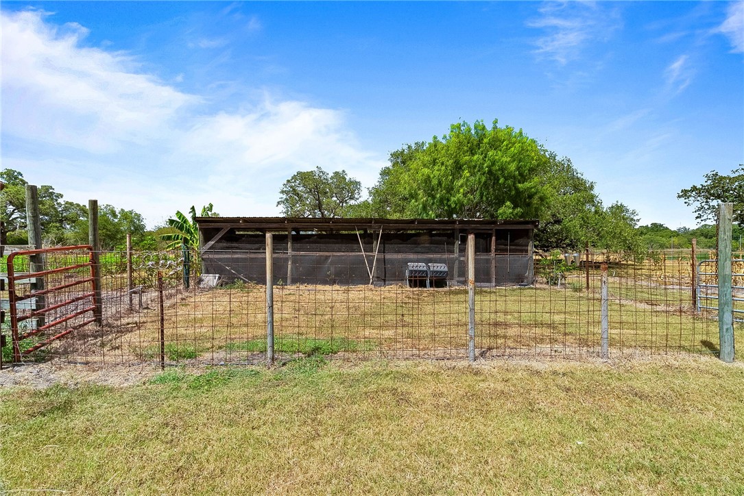 555 Silver Creek Property Photo 7