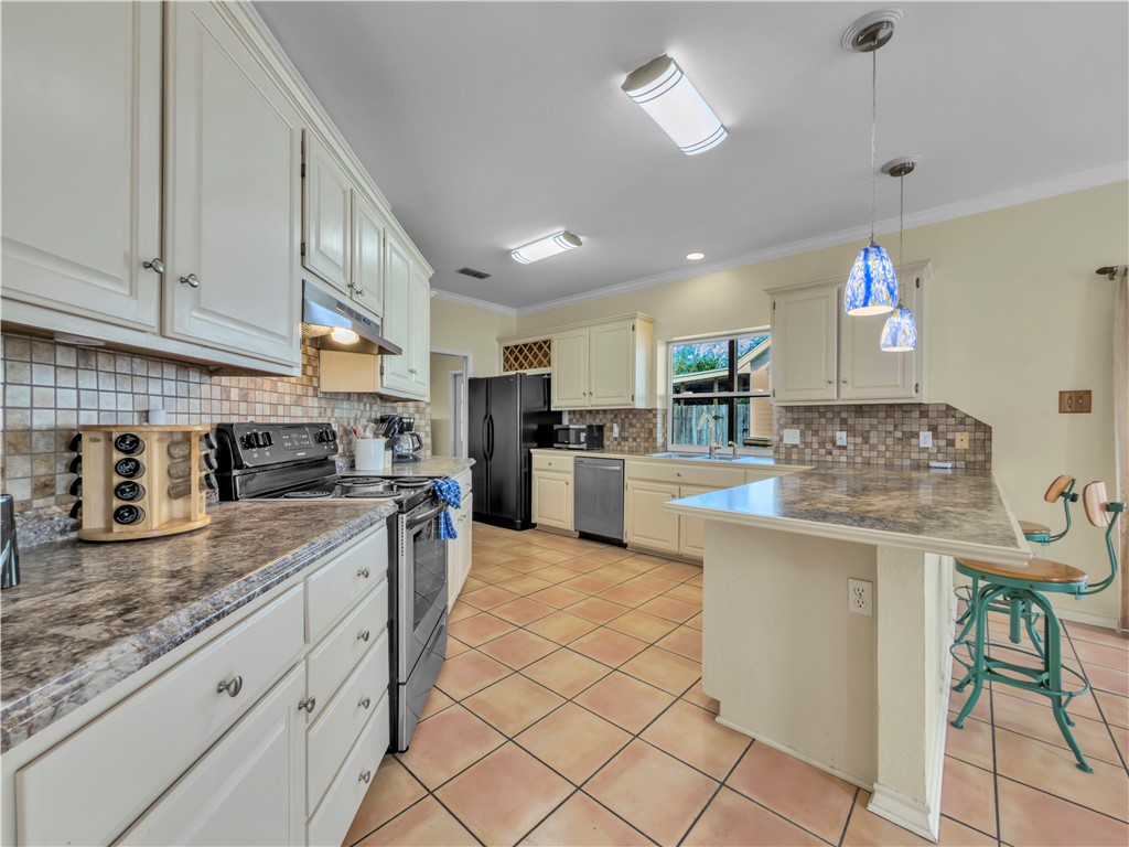 337 Paloma St Property Photo 14