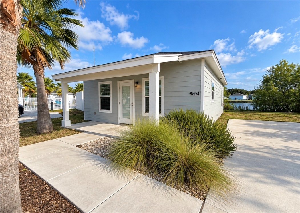 254 Oasis Circle 254 Property Photo 4