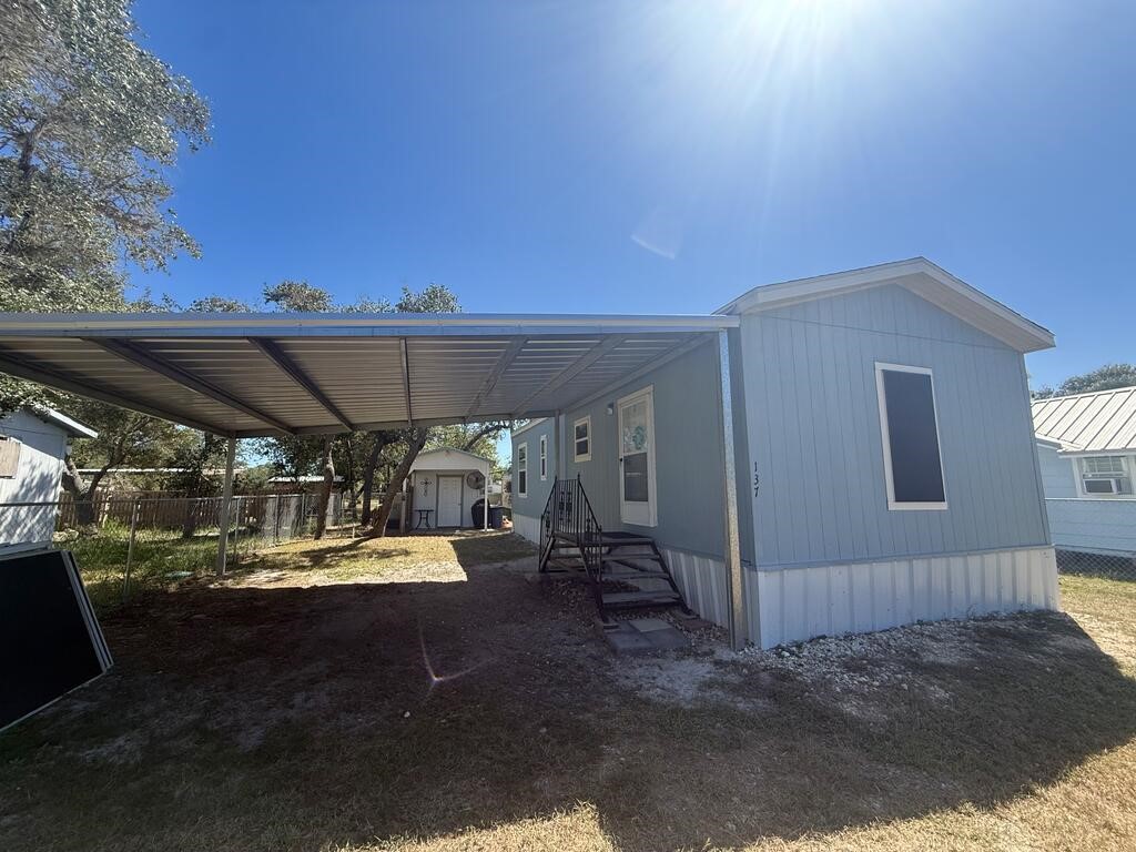 137 Lantana Dr Property Photo 1