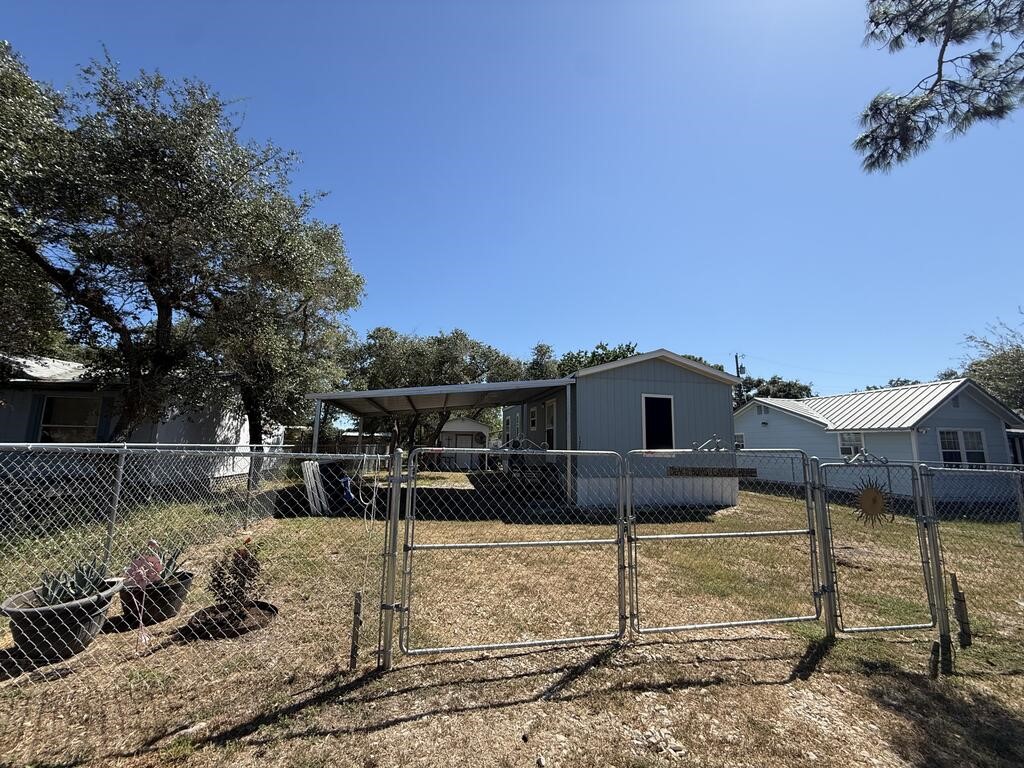 137 Lantana Dr Property Photo 2
