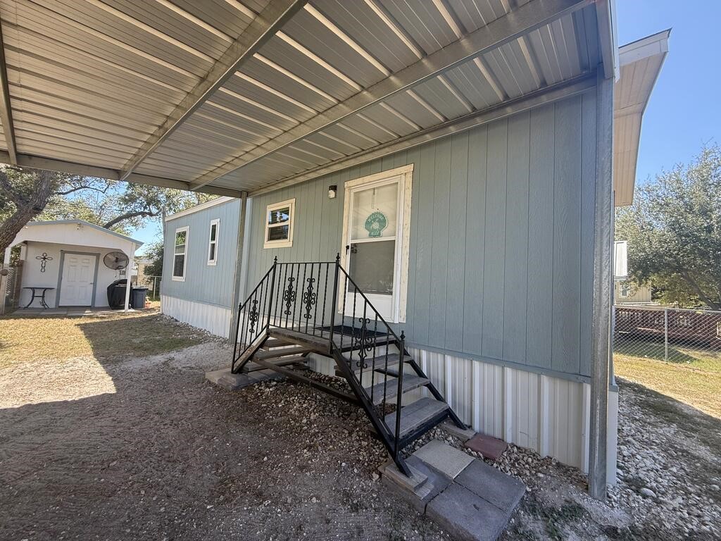 137 Lantana Dr Property Photo 3