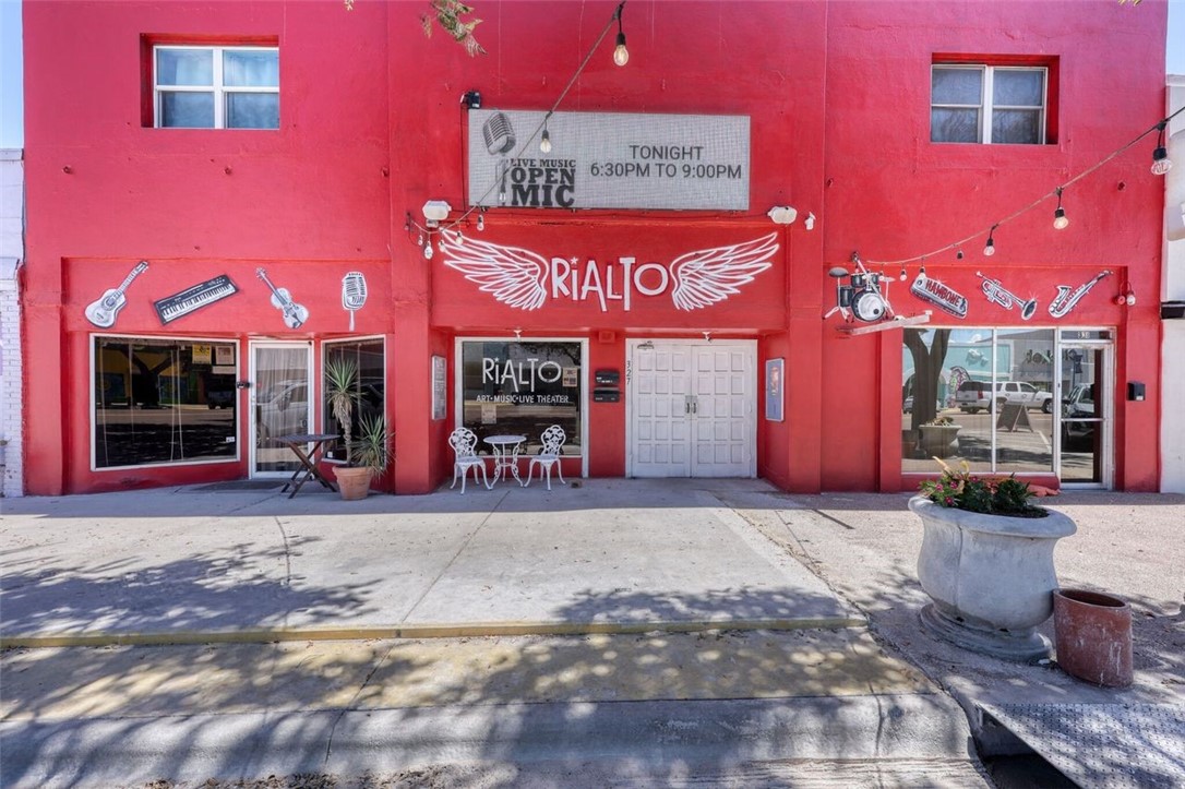 327 S Commercial St Property Photo 2