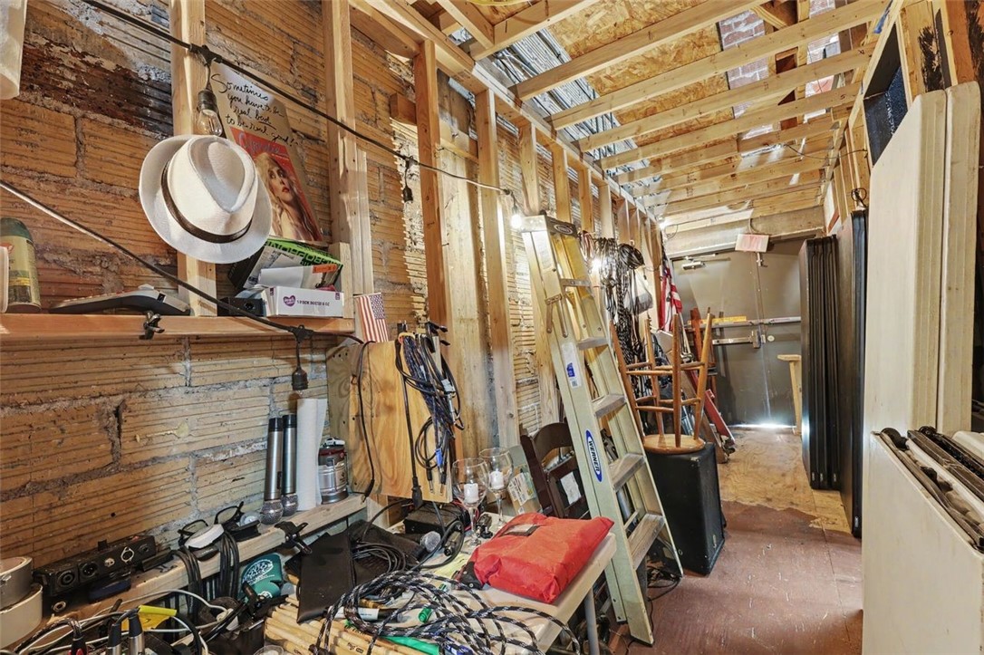 327 S Commercial St Property Photo 18
