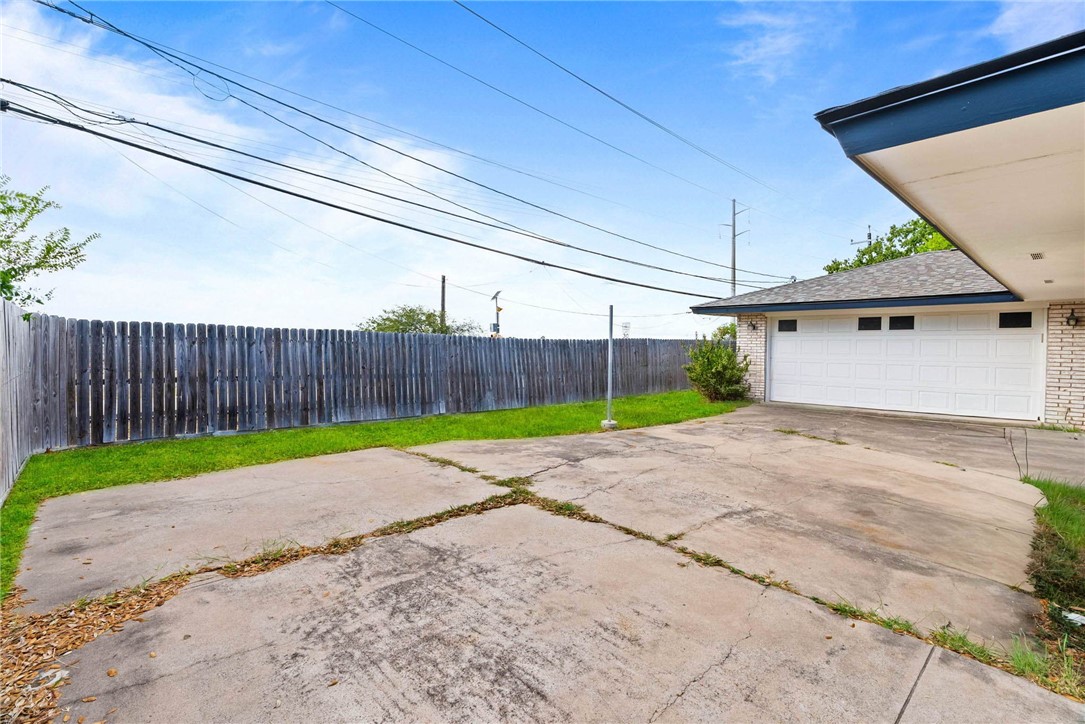 1819 Baffin Dr Property Photo 26