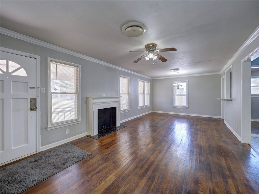 225 S Whitney St Property Photo 3