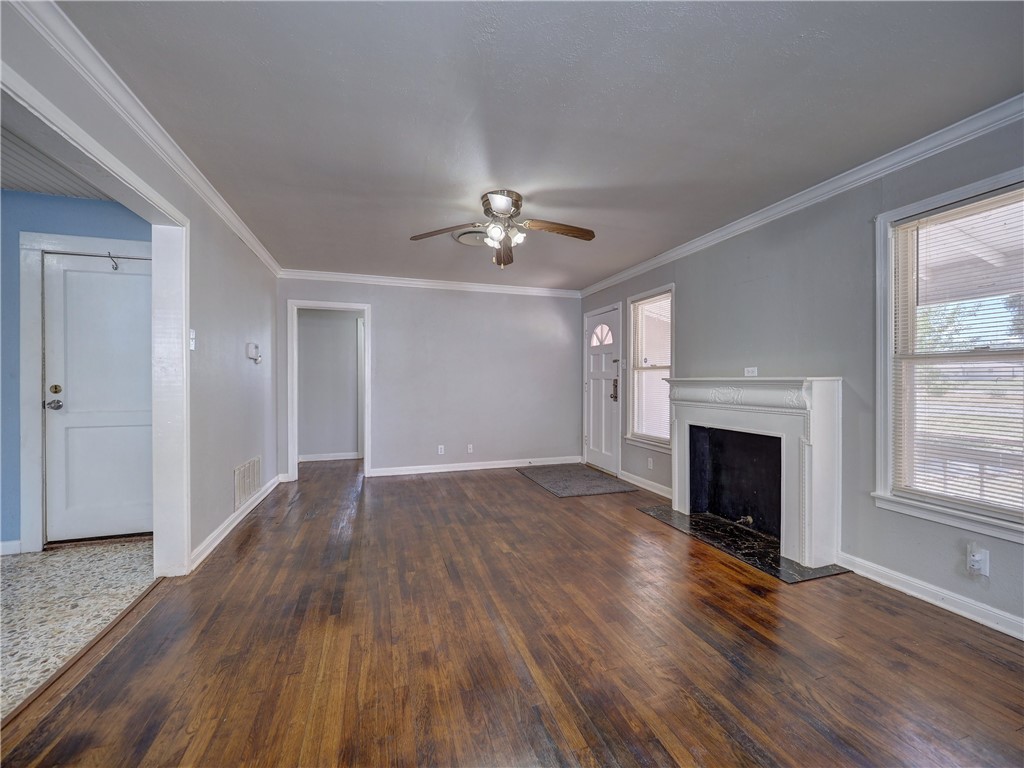 225 S Whitney St Property Photo 4
