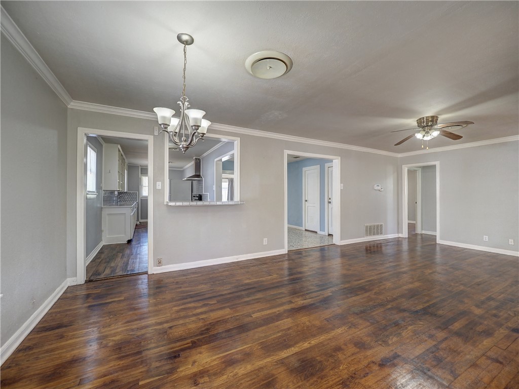 225 S Whitney St Property Photo 5