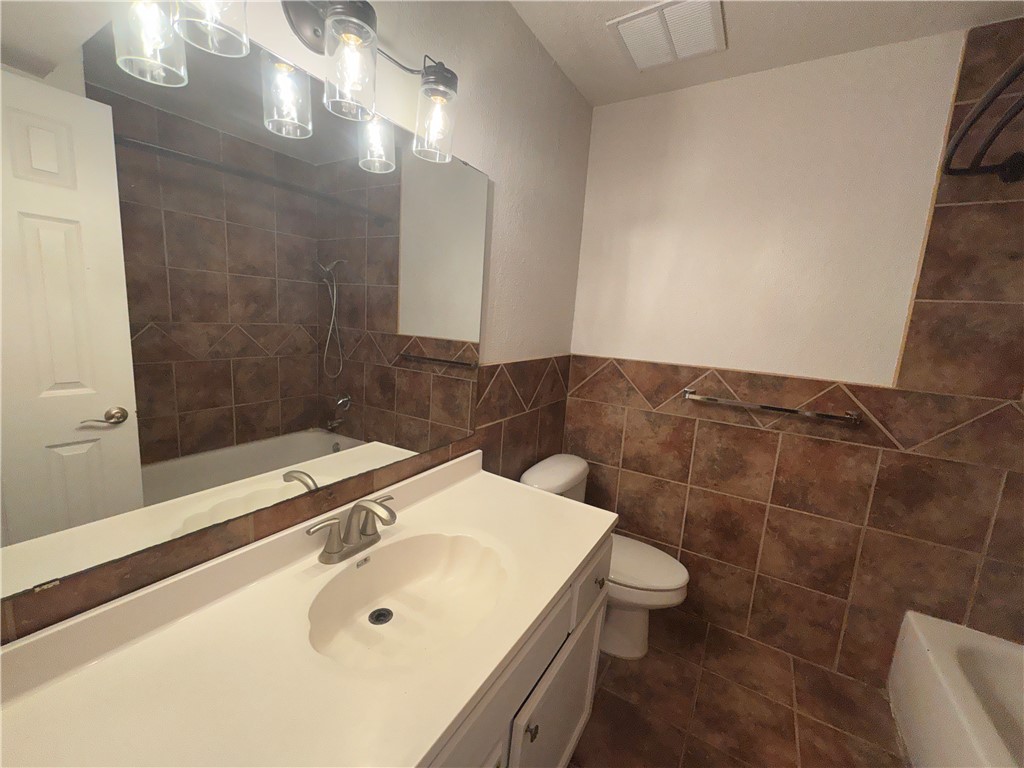 4141 Whiteley Dr 203 Property Photo 4