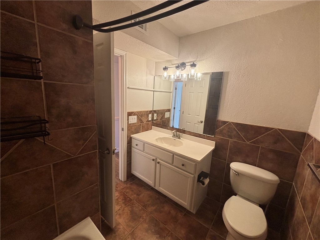4141 Whiteley Dr 203 Property Photo 6