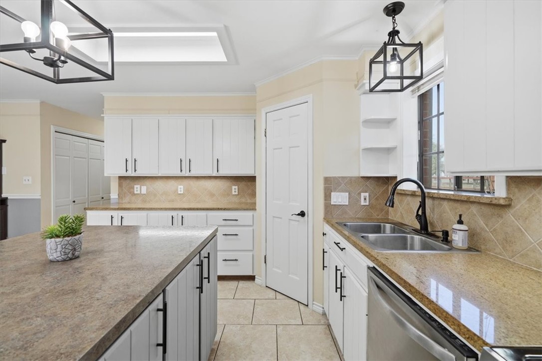 5556 Sunrise Property Photo 14