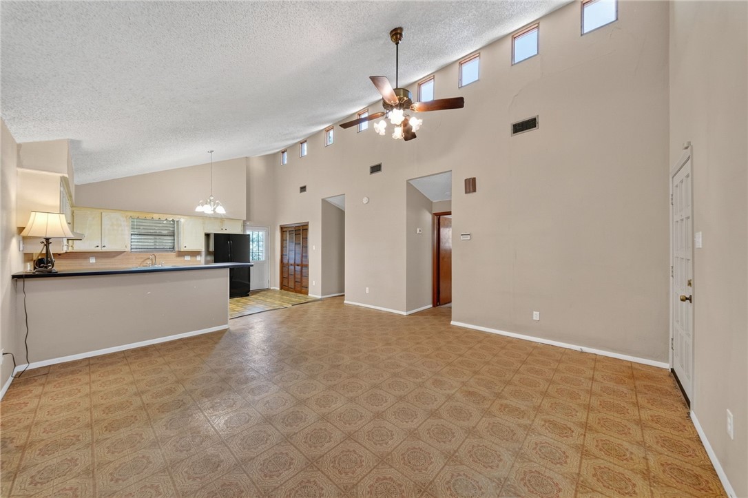 2009 Sunnycrest St Property Photo 12