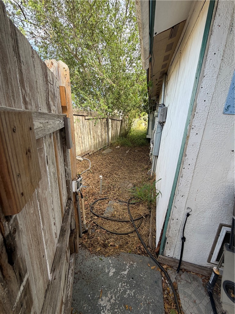 105 Walker St (benbolt) St Property Photo 42