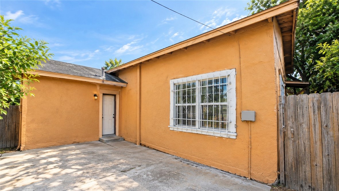 645 Rosewood St Property Photo 1