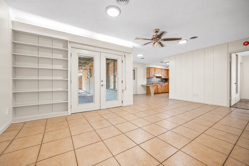 4650 Janssen Property Photo 3