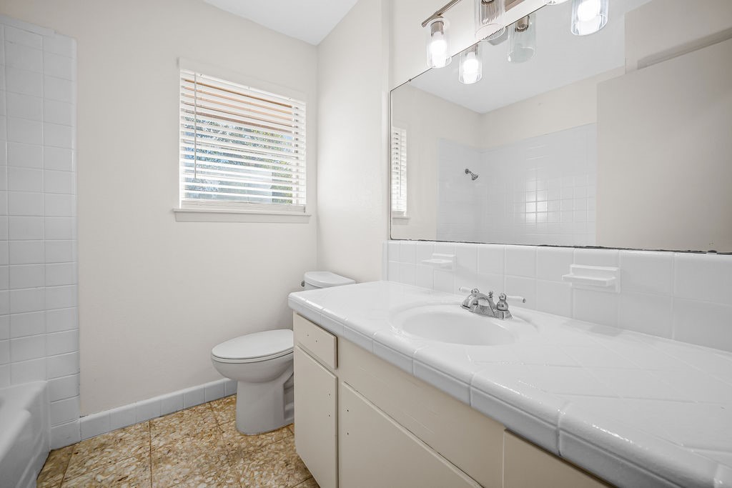 4650 Janssen Property Photo 10