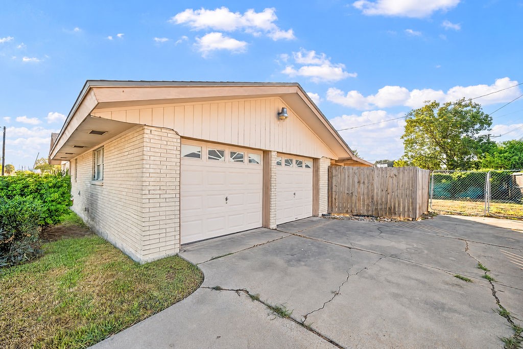 4650 Janssen Property Photo 13