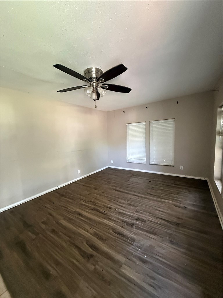948 N Wright St Property Photo 4