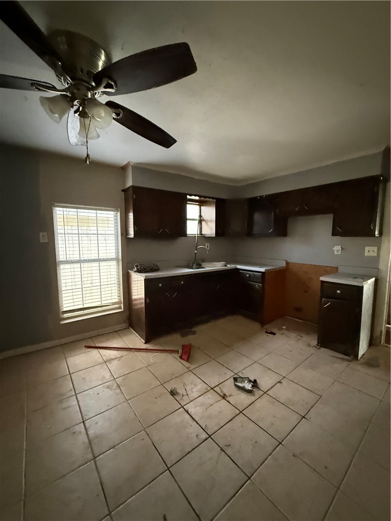 948 N Wright St Property Photo 7