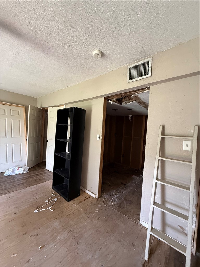 948 N Wright St Property Photo 10